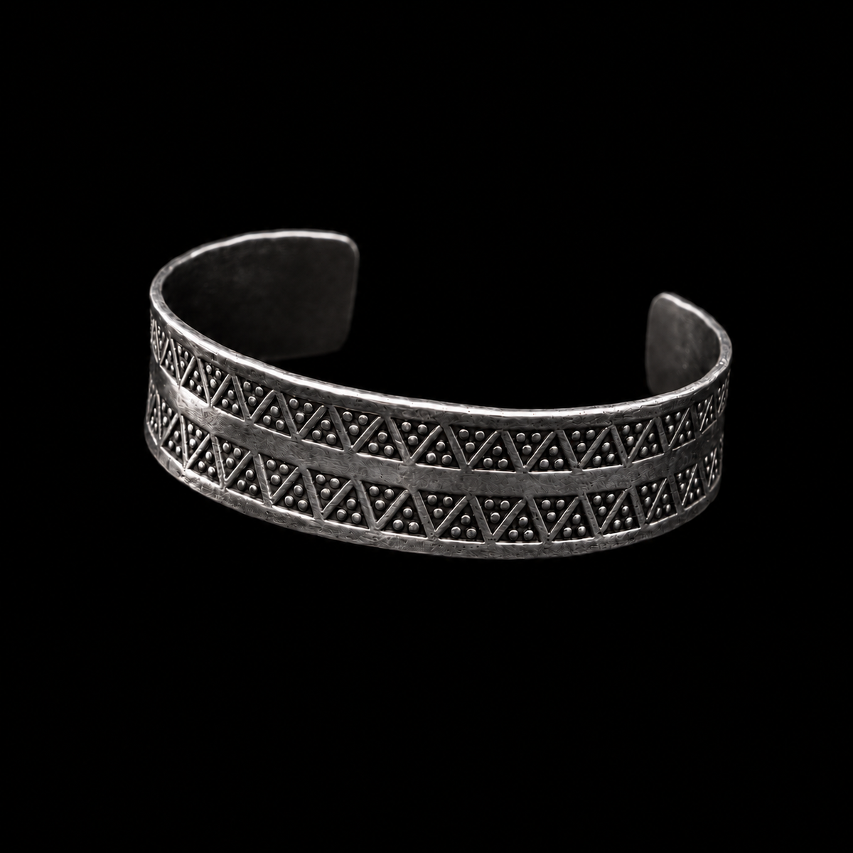 Triangle Stamped Armring in Sterling Silver