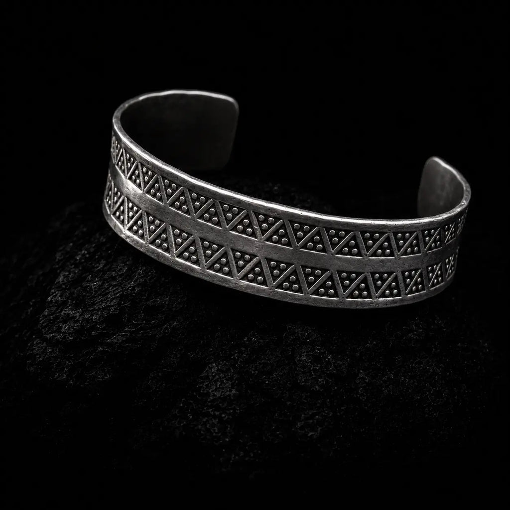 Triangle Stamped Armring in Sterling Silver