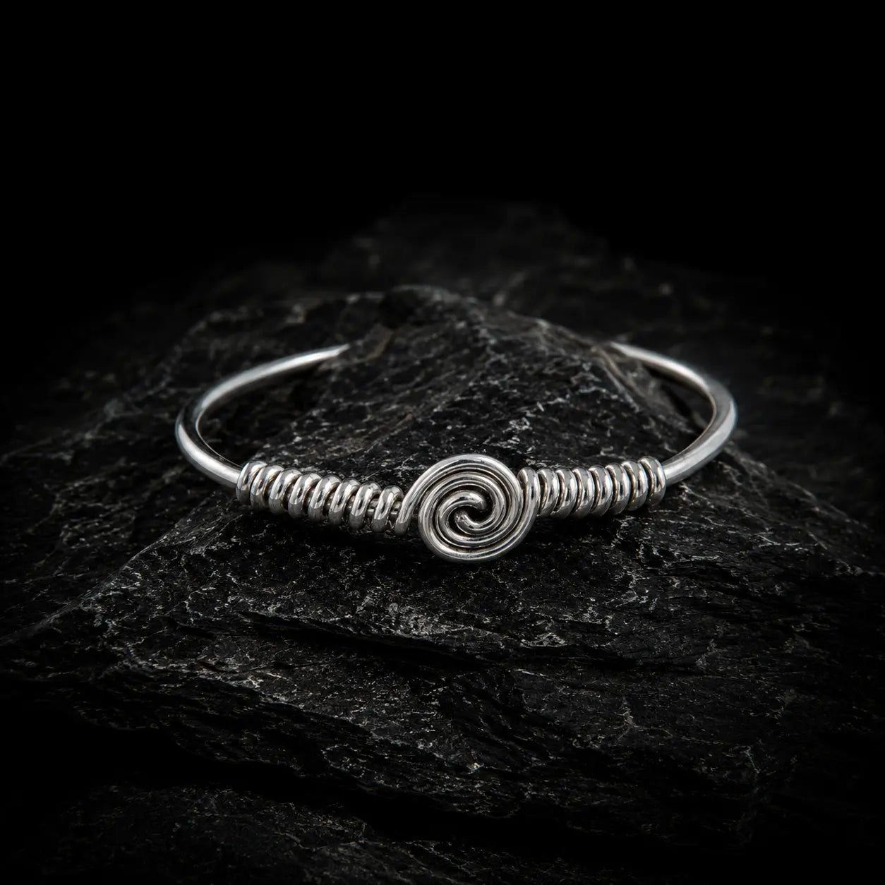 Spiral Armring in Sterling Silver