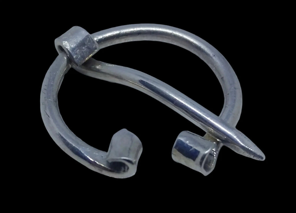 Pennanular Brooch In Silver
