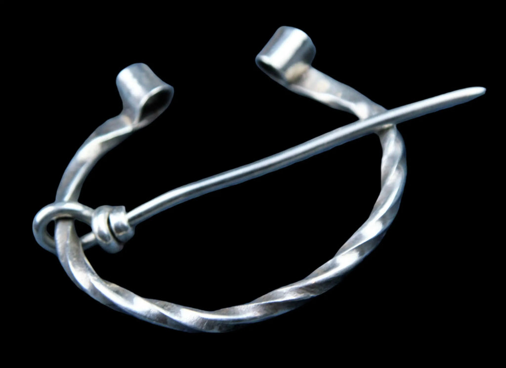 Pennanular Brooch In Solid Silver