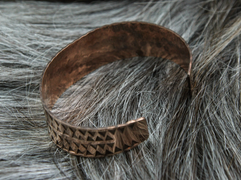  A beautiful piece of viking jewellery and history around your wrist