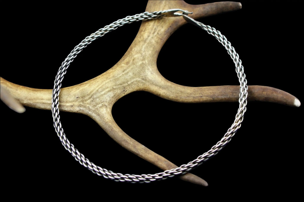 Wowen neck ring in Sterling Silver